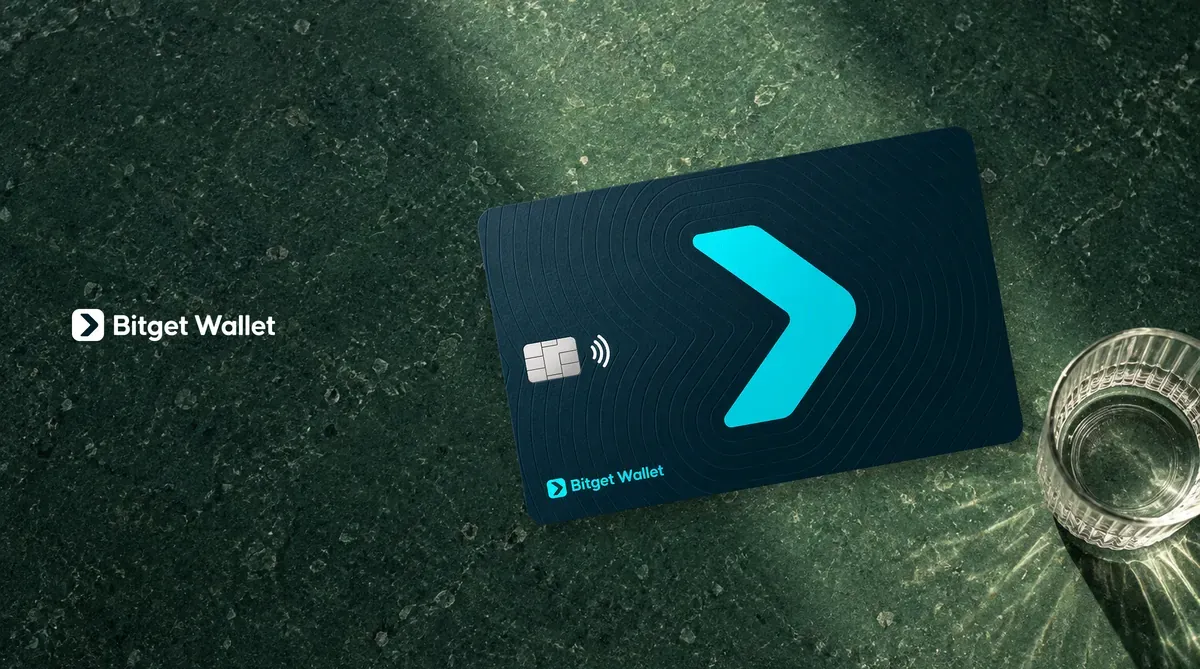 Bitget Wallet Card 卡面放在鋁製底座上