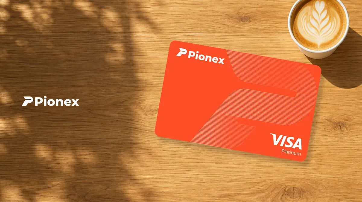 橘色 Pionex Visa 卡面放在鋁製底座上